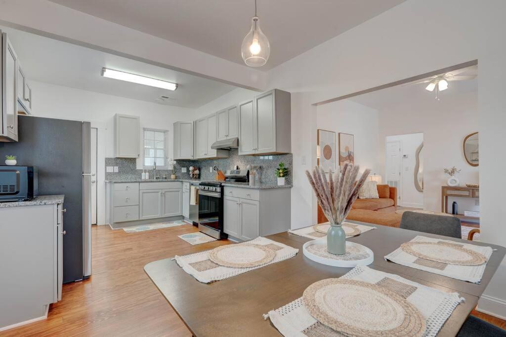 Peaceful Park Circle Getaway Villa Чарлстън Екстериор снимка