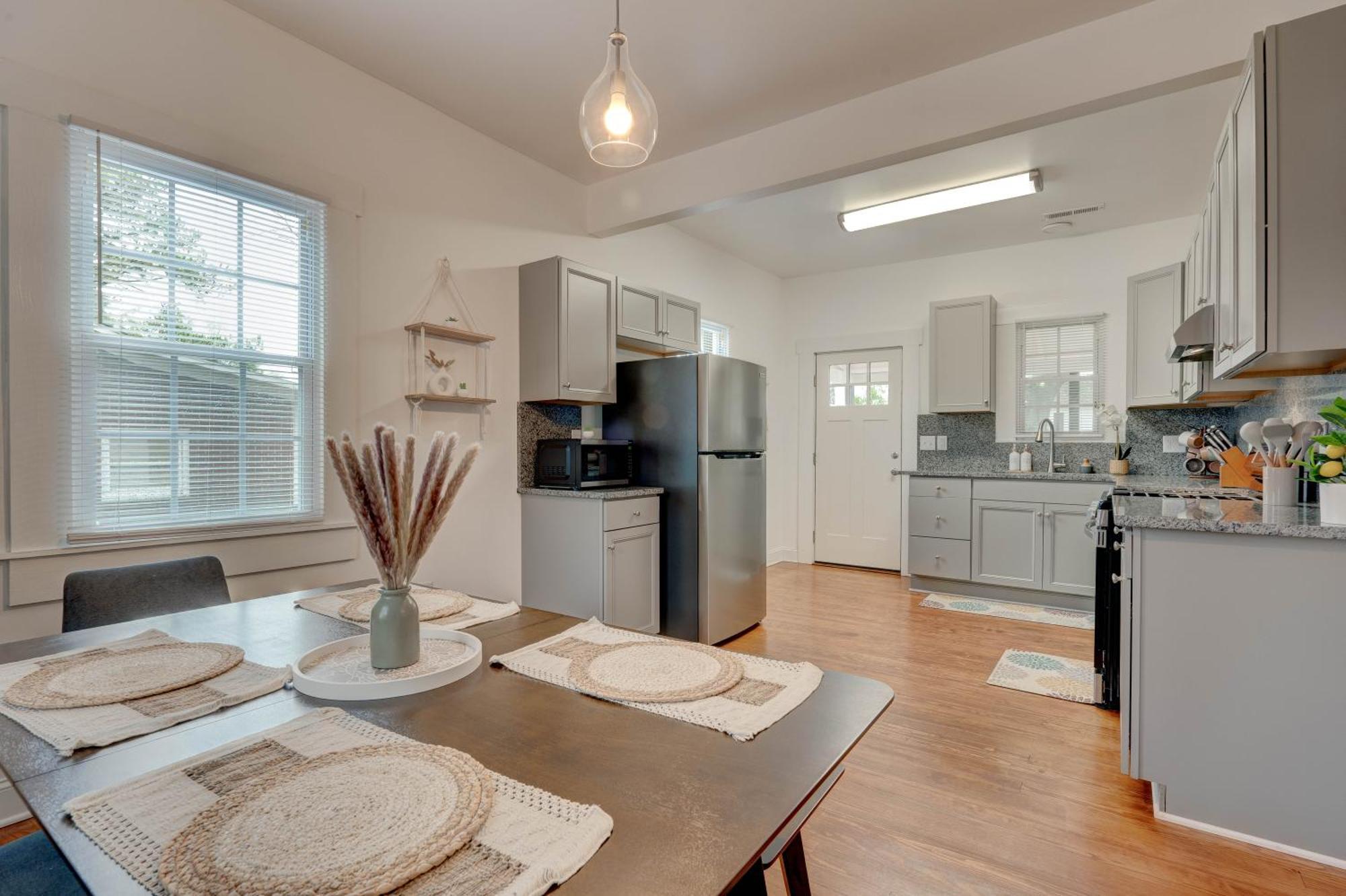 Peaceful Park Circle Getaway Villa Чарлстън Екстериор снимка